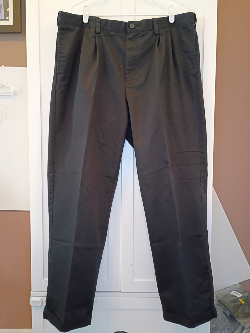 Izod Men's Black Straight Dress Pants